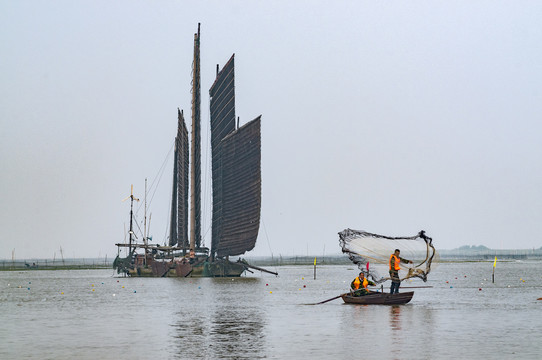 中国江苏省淮安市洪泽湖帆船风光