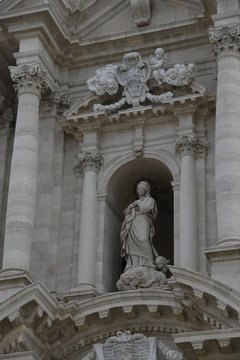 陶尔米纳大教堂雕像