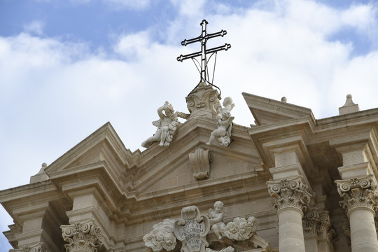 陶尔米纳大教堂雕像