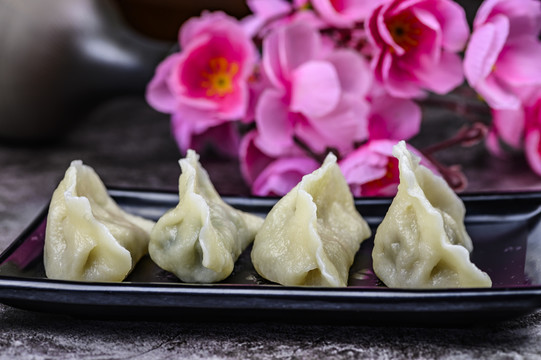 中国农历新年里的饺子