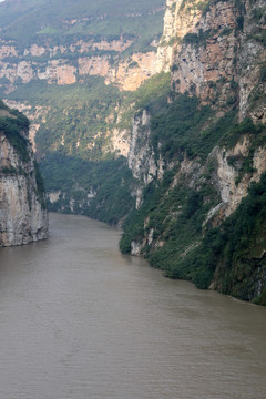 峡谷河流