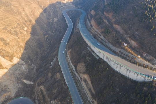 航拍骊山最美盘山公路