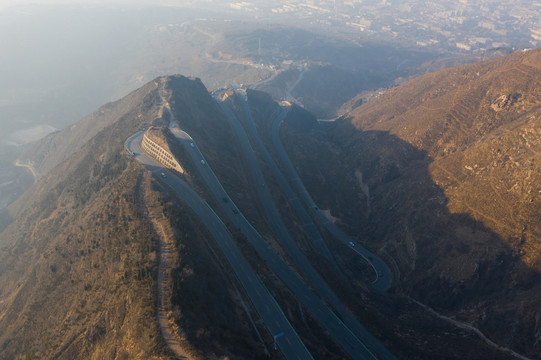 航拍骊山最美盘山公路