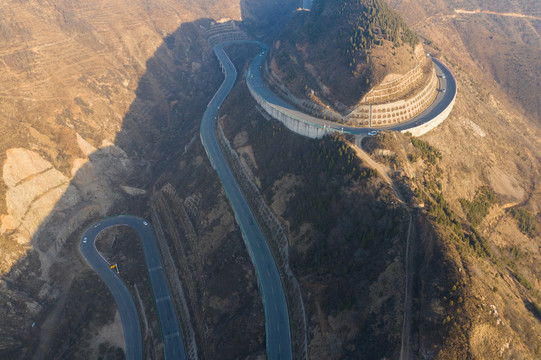 航拍骊山最美盘山公路