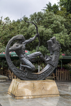 重庆人民广场巴人雕塑