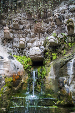 大足石刻宝顶山景区