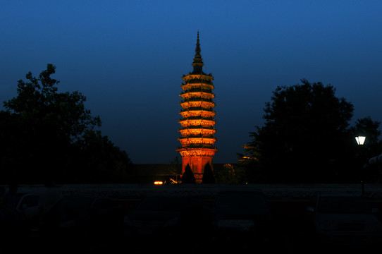 澄灵塔夜景