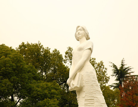 大学校园雕塑