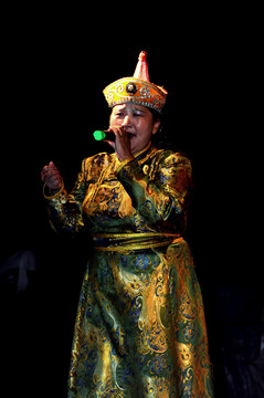 蒙古女歌手演唱