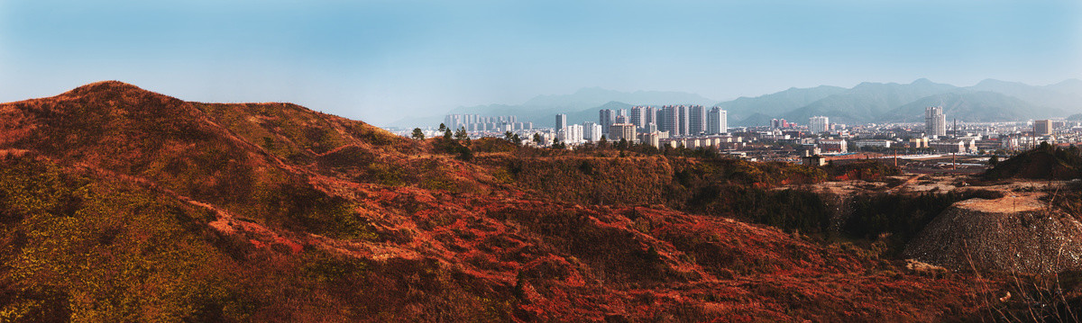 红色山川丘陵城市高清图