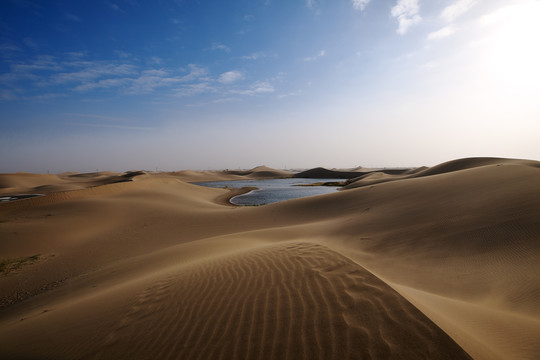 巴丹吉林沙漠的沙丘沙纹