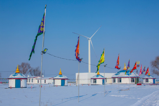 冬季雪地里的蒙古包