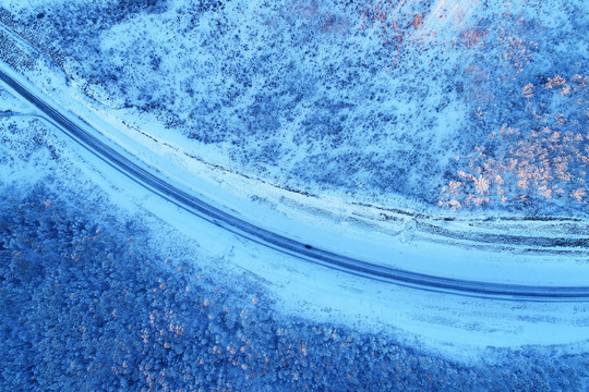 航拍大兴安岭冬季山林雪路