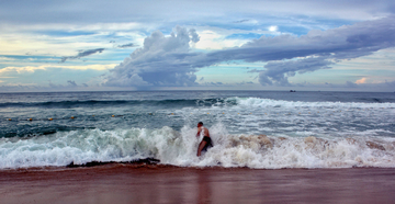 海浪游泳