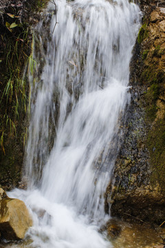 小溪流水