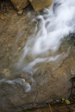 小溪流水