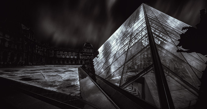 卢浮宫玻璃金字塔