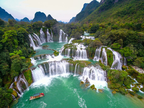 航拍德天跨国大瀑布风景区