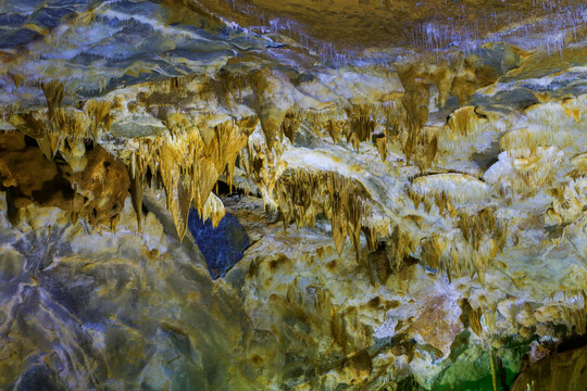 巴马水晶宫景区