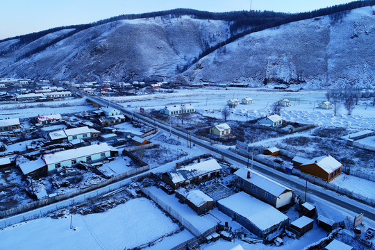 大兴安岭林区山里人家雪景