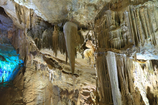 巴马水晶宫景