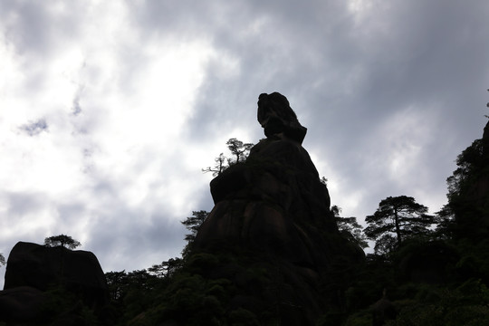 山峰剪影