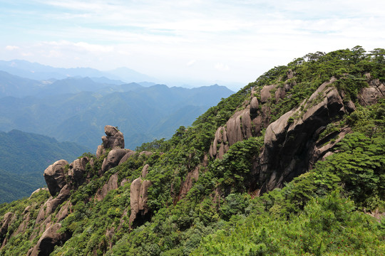 崇山峻岭