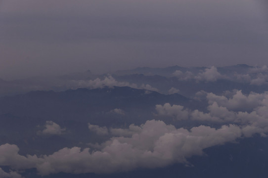 山峦和云雾