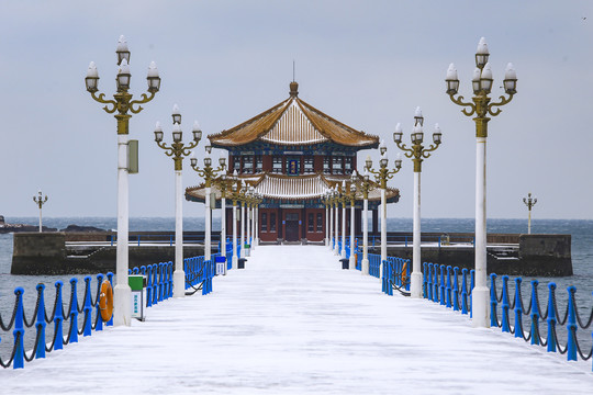 雪后的青岛栈桥