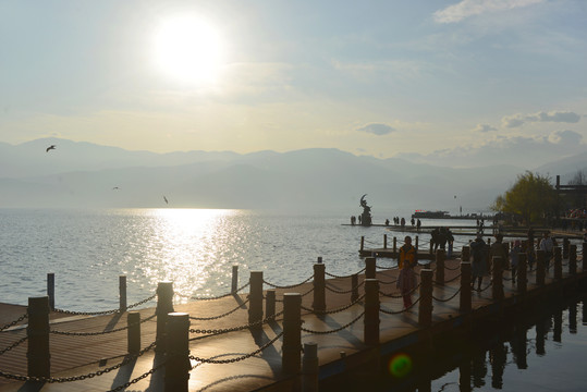 西昌邛海沿湖观光道