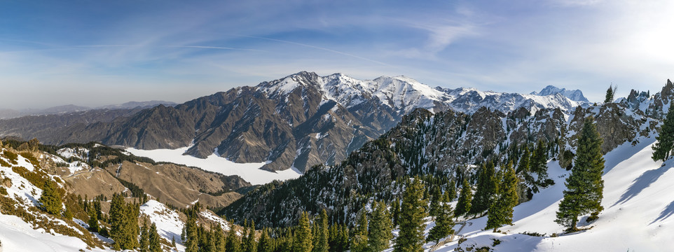 新疆天山天池雪景