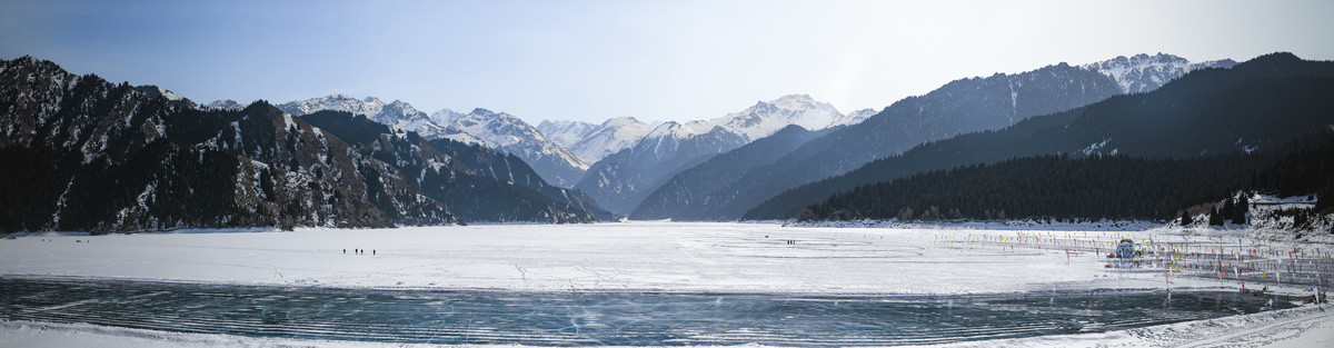 新疆天山天池雪景