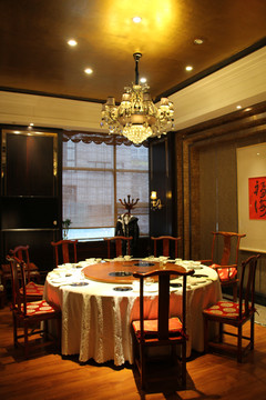 中式餐厅圆桌包间