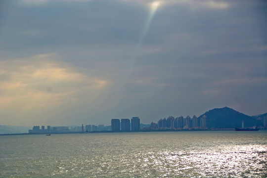 厦门海边乌云风景