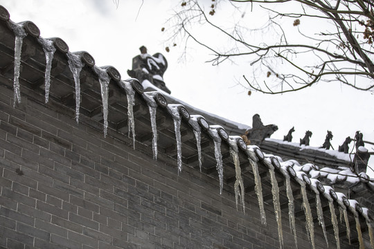 济南大明湖畔雪中情