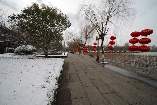 济南大明湖畔雪和情