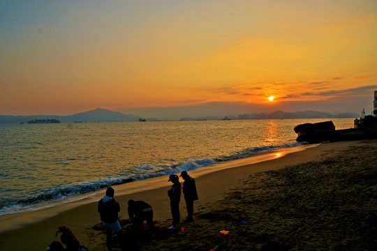 海滨沙滩黄昏美景