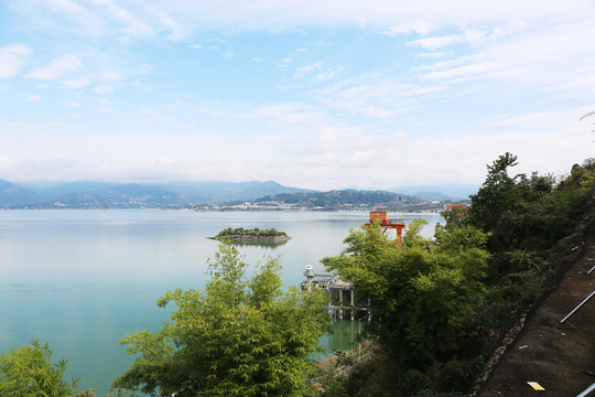 高峡出平湖