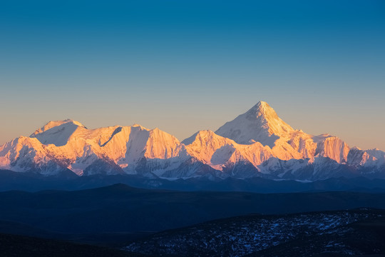 中国川西贡嘎山风光之黑石城