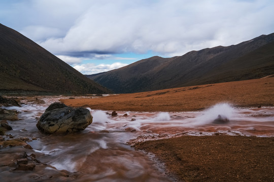 中国川西贡嘎山风光之红土地