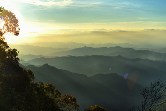 层峦叠嶂