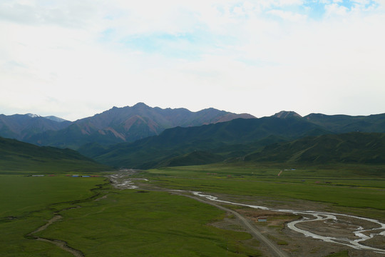 青海草原河流