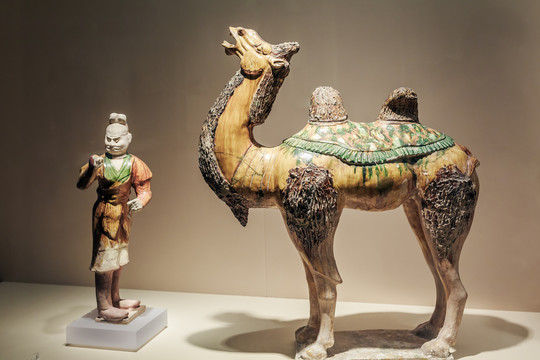 南京博物院藏唐三彩武士俑骆驼俑
