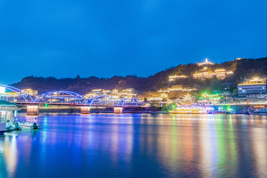 兰州中山桥与白塔山公园夜景