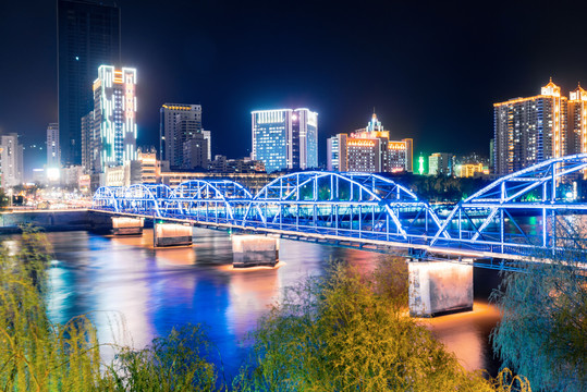 兰州城市建筑与中山桥夜景