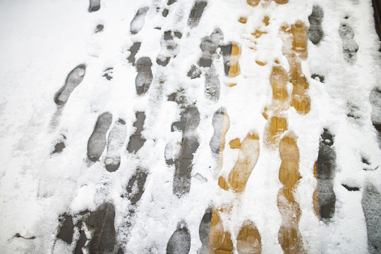 阳光雪地