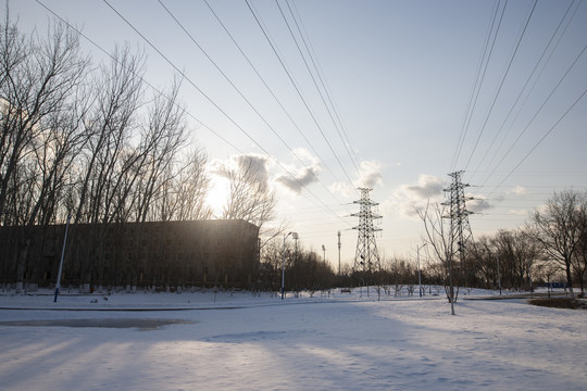 阳光雪地