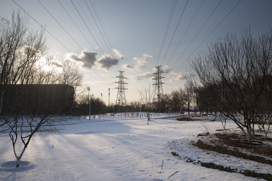 阳光雪地