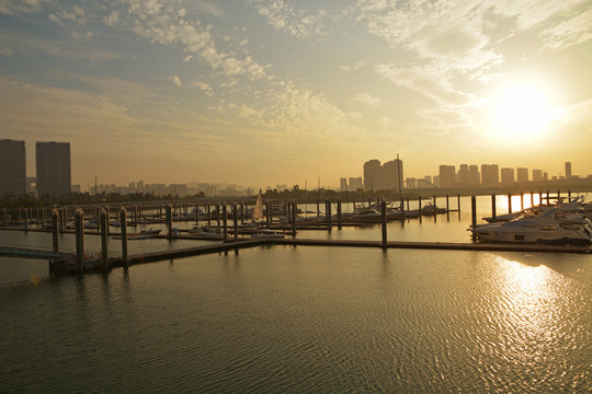 帆船港暮色