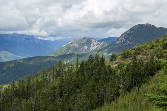 远山山峰